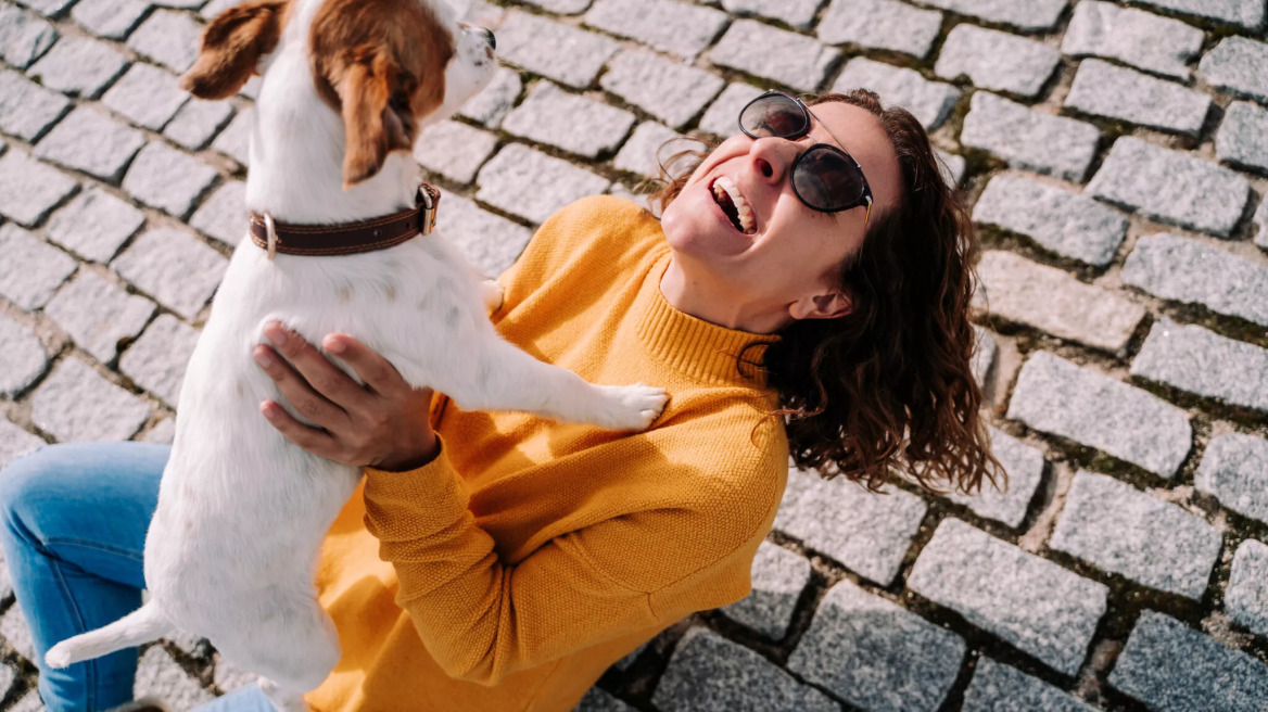 Κάνουν οι σκύλοι πράγματα για να γελάσουμε; Τι λένε οι ειδικοί