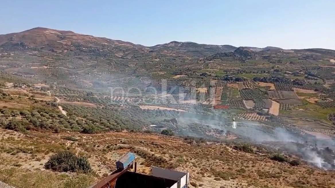 Ηράκλειο: Υπό μερικό έλεγχο η φωτιά στον Προφήτη Ηλία 