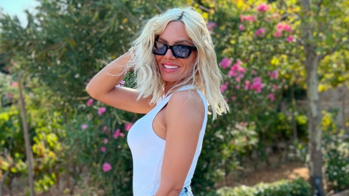 Ιωάννα Μαλέσκου: Η βόλτα της στο άδειο κέντρο της Αθήνας - Δεν μας συγκινούν εμάς οι παραλίες και τα νησιά, λέει