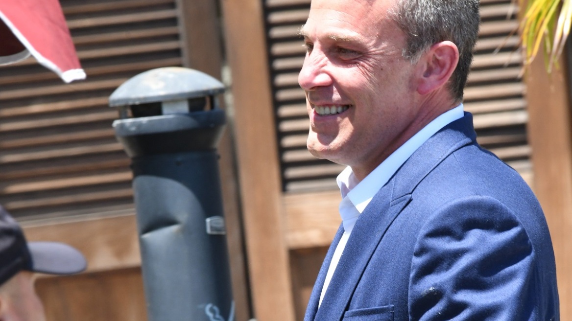 Ένας διαφορετικός Μπεν Άφλεκ, χαμογελαστός και χαλαρός, μαζί με την πρώην σύζυγό του (βίντεο)