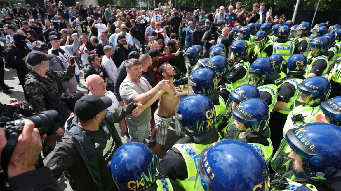 Βρετανία: Υπερπλήρεις οι φυλακές - Στα κελιά των ΑΤ οι συλληφθέντες στις αντιμεταναστευτικές διαδηλώσεις