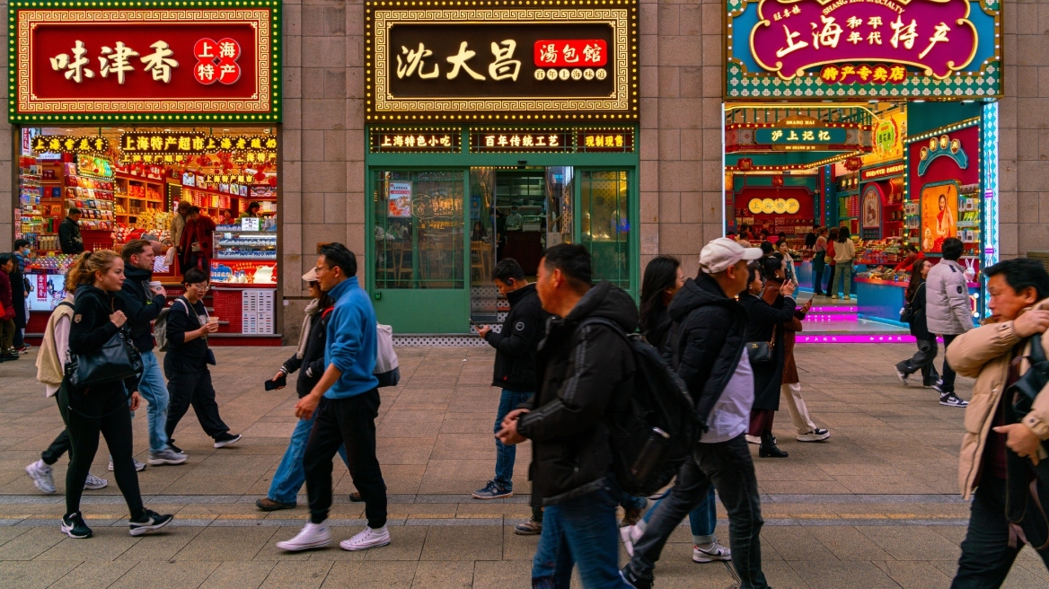 Κίνα: Ισχυρή ανάπτυξη 5,4% το α’ τρίμηνο πριν από τον «τυφώνα» των δασμών Τραμπ