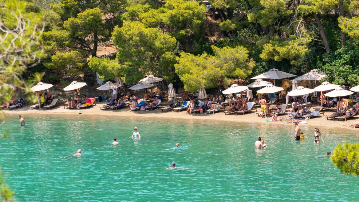 10 ειδυλλιακές παραλίες του Πόρου