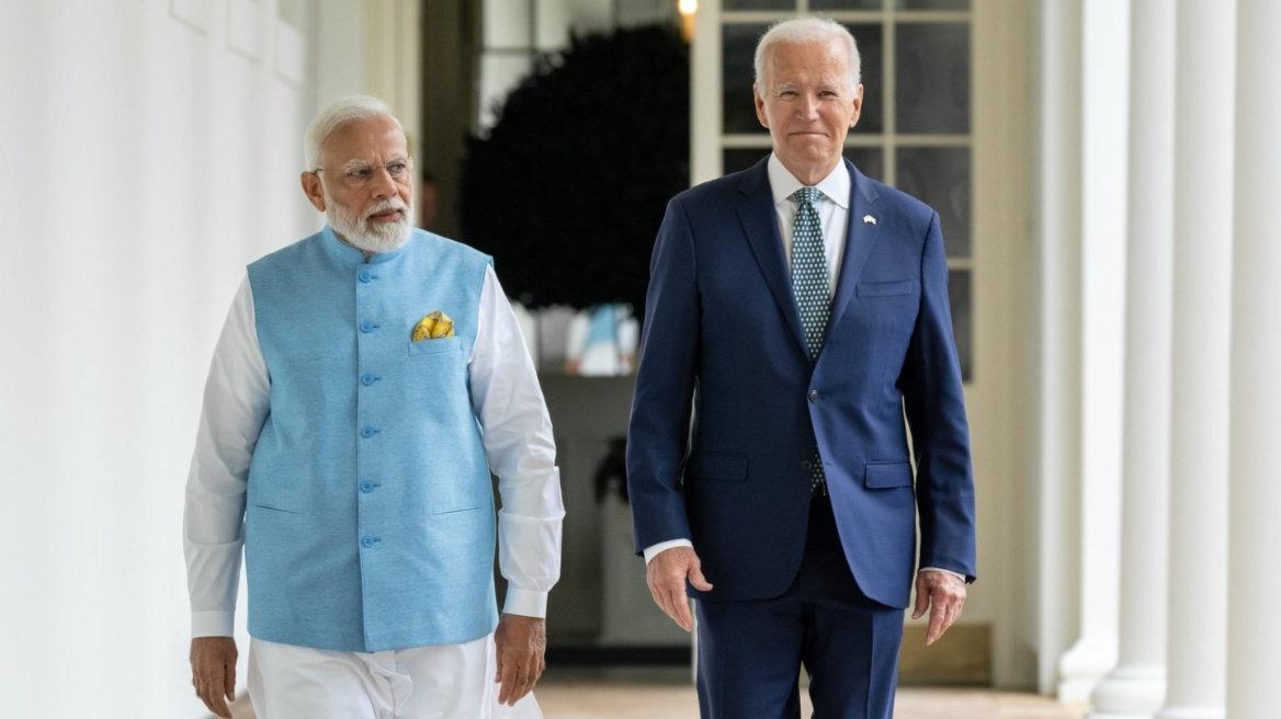 Επικοινωνία Μόντι-Μπαίντεν για την Ουκρανία: Επιβεβαίωσαν την υποστήριξή τους στην ειρηνική επίλυση της σύρραξης