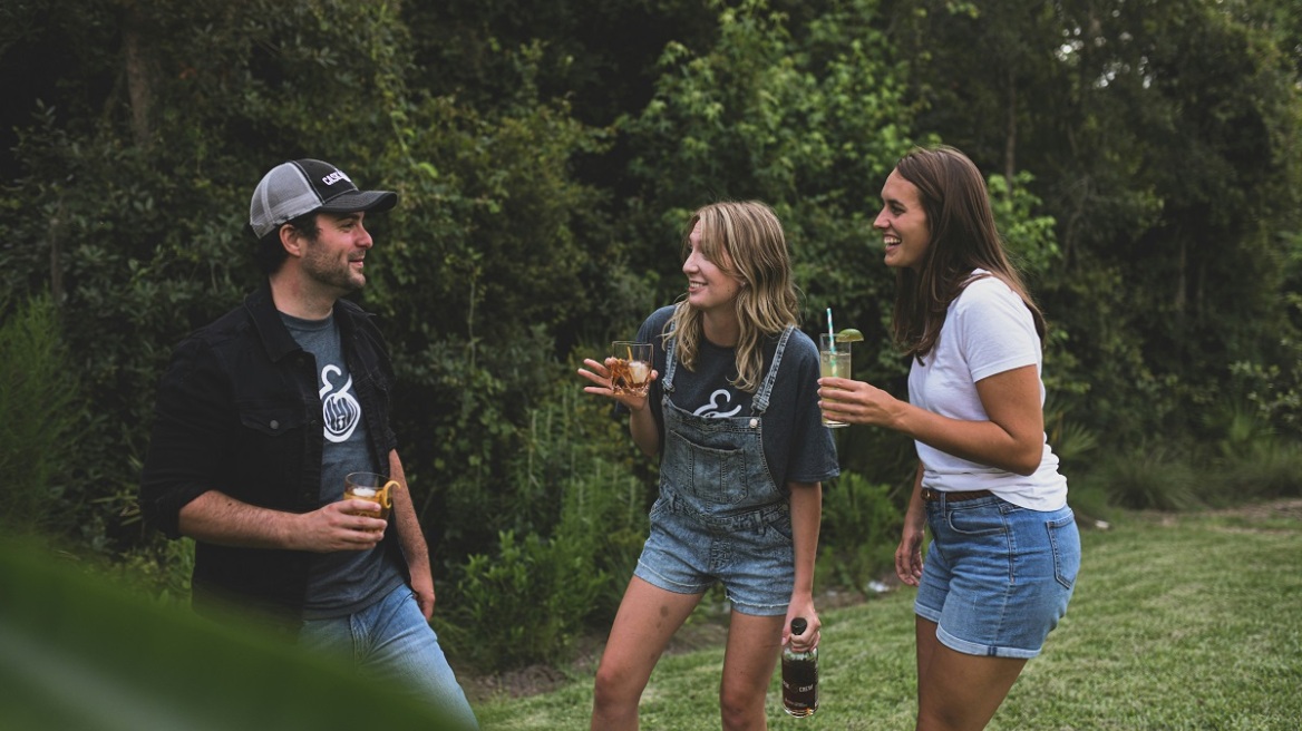 Τα τρία ζώδια που δεν συμπαθούν ποτέ τους συντρόφους των φίλων τους