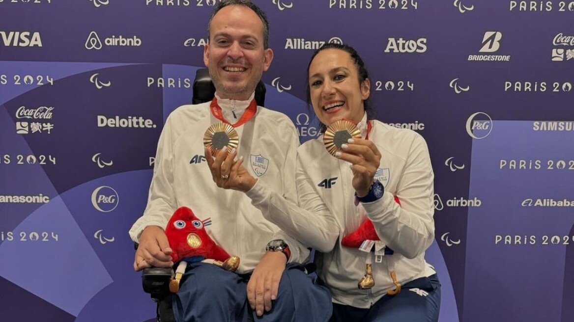 Παραολυμπιακοί Αγώνες 2024: Πολυχρονίδης και Πατρώνη ποζάρουν με τα μετάλλιά τους