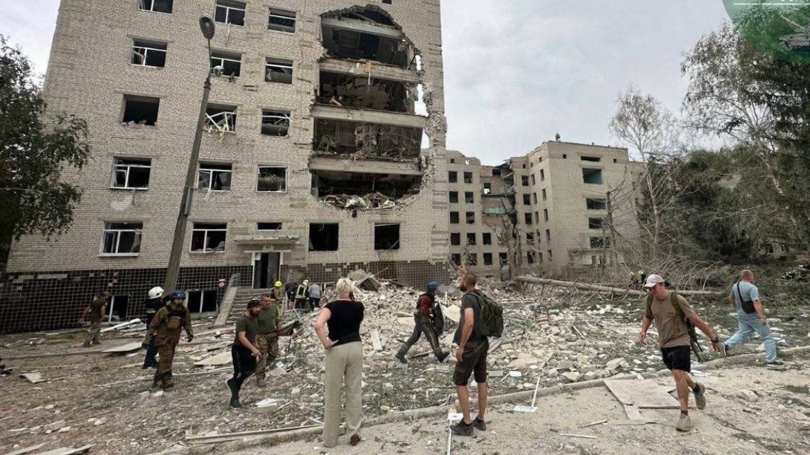 Πόλεμος στην Ουκρανία: Μεγαλώνει ο τραγικός απολογισμός από το ρωσικό πυραυλικό χτύπημα στην Πολτάβα