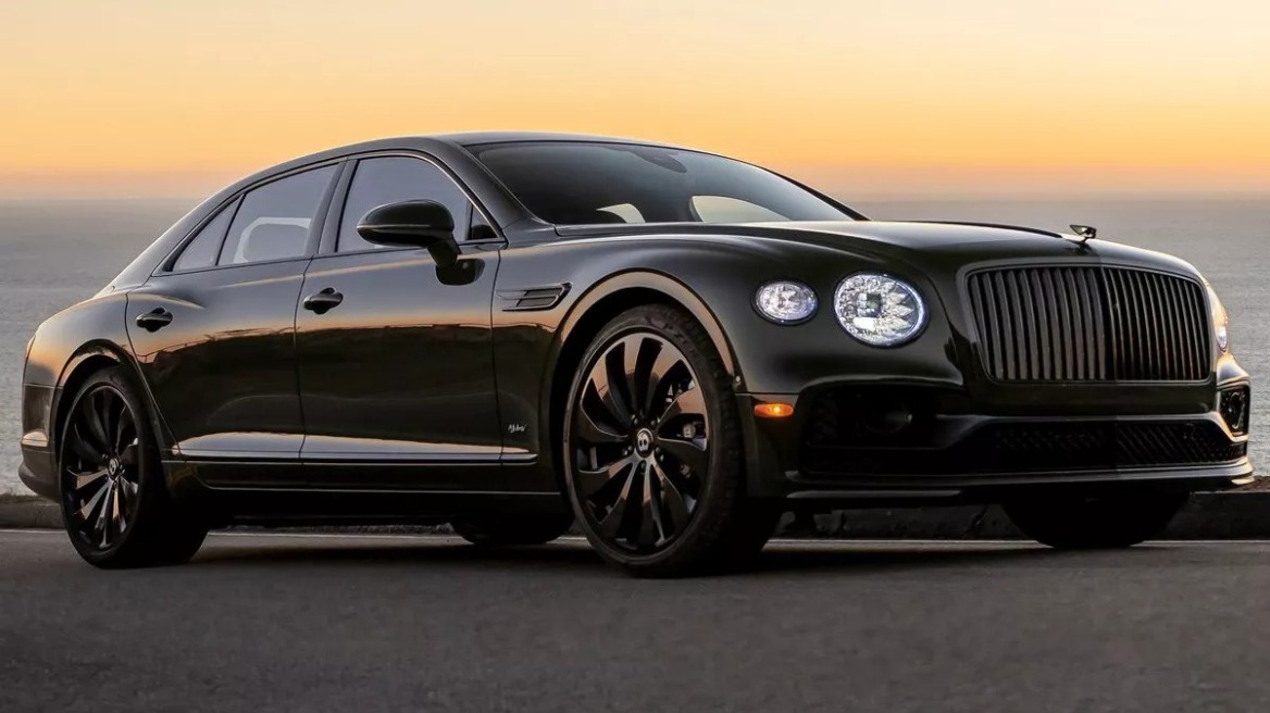 Εντυπωσιακή σε όλα η νέα Bentley Flying Spur