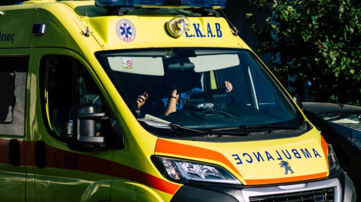 Άνδρας... πήρε φωτιά έξω από το αυτοκίνητό του στο Βόλο - Κρίσιμη η κατάστασή του