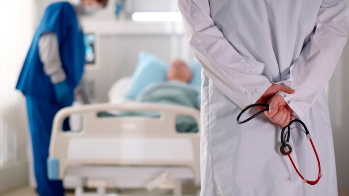 Παραμονή των γιατρών στο ΕΣΥ και μετά τα 67 έτη, για όλες τις ειδικότητες, ζητούν οι Ιατρικοί Σύλλογοι