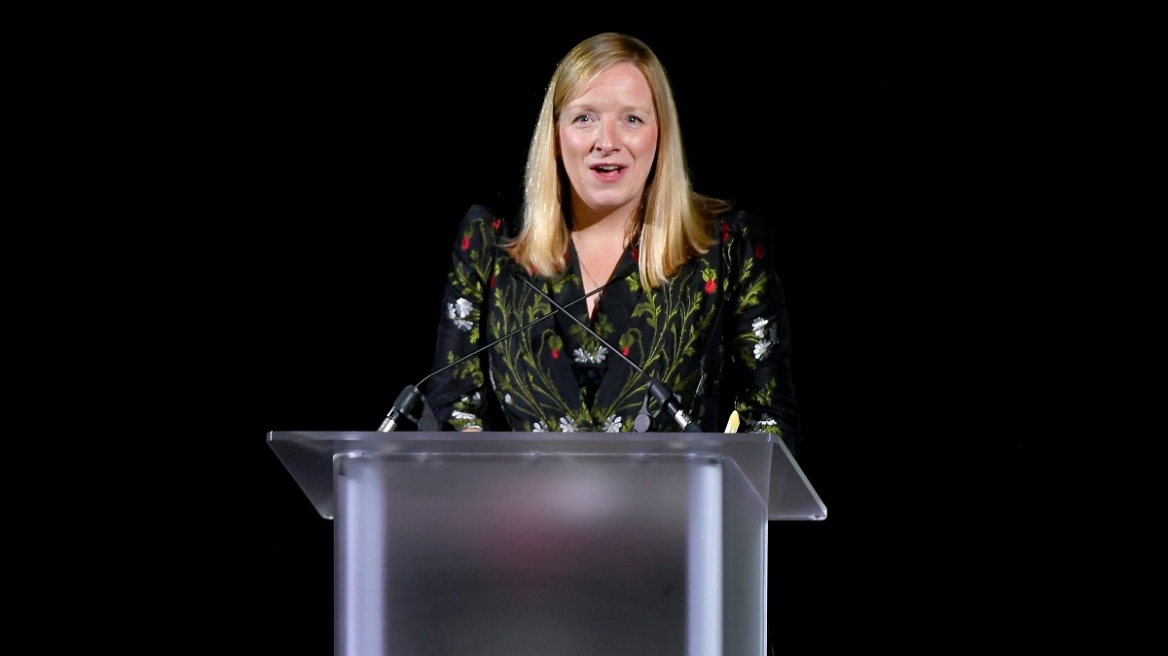 Σάρα Μπάρτον: Πώς τράβηξε την προσοχή της Κέιτ Μίντλετον και είχε την τιμή να σχεδιάσει το νυφικό της