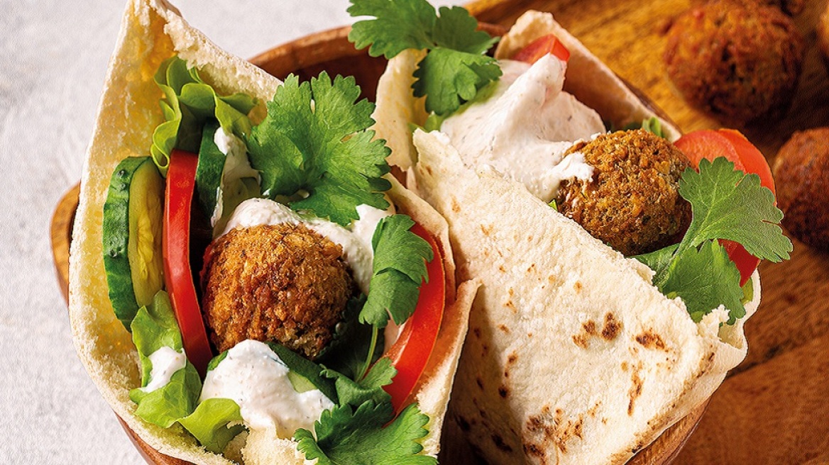 Φαλάφελ σε αραβική με sauce τυριού