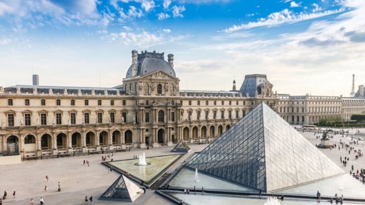 Ο Μακρόν ανακοίνωσε αυξήσεις στις τιμές των εισιτηρίων στο Λούβρο, για τους μη Ευρωπαίους τουρίστες