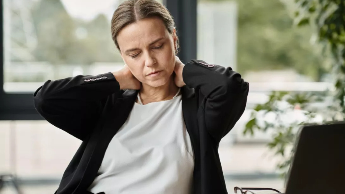 Αυχένας: Η παρατεταμένη κακή στάση σώματος που βλάπτει τη σπονδυλική στήλη