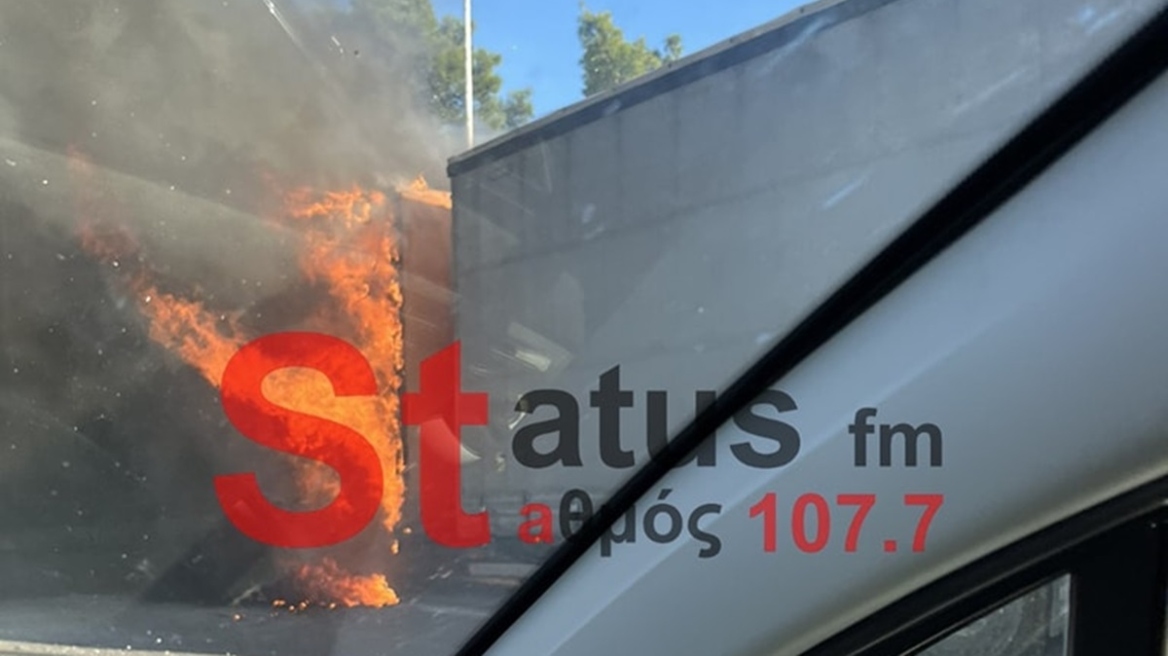 Θεσσαλονίκη: Φωτιά σε νταλίκα - Φωτογραφίες