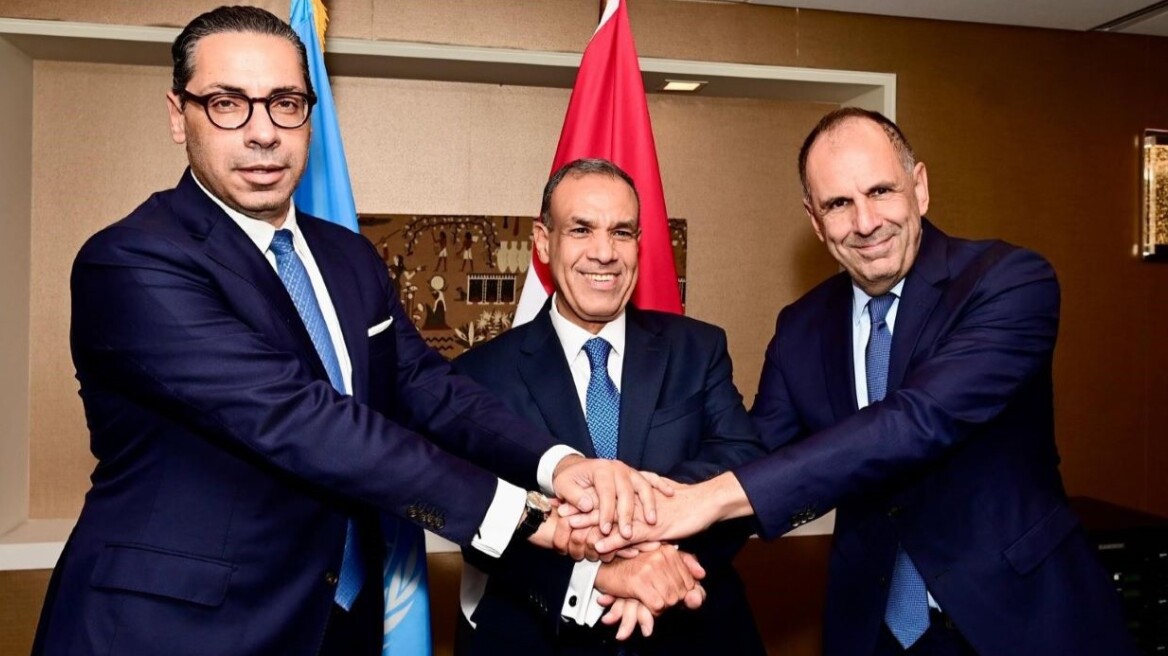 Συνάντηση Γεραπετρίτη με τον Αιγύπτιο υπουργό Εξωτερικών – Τριμερής και με τον Κύπριο ομόλογό τους