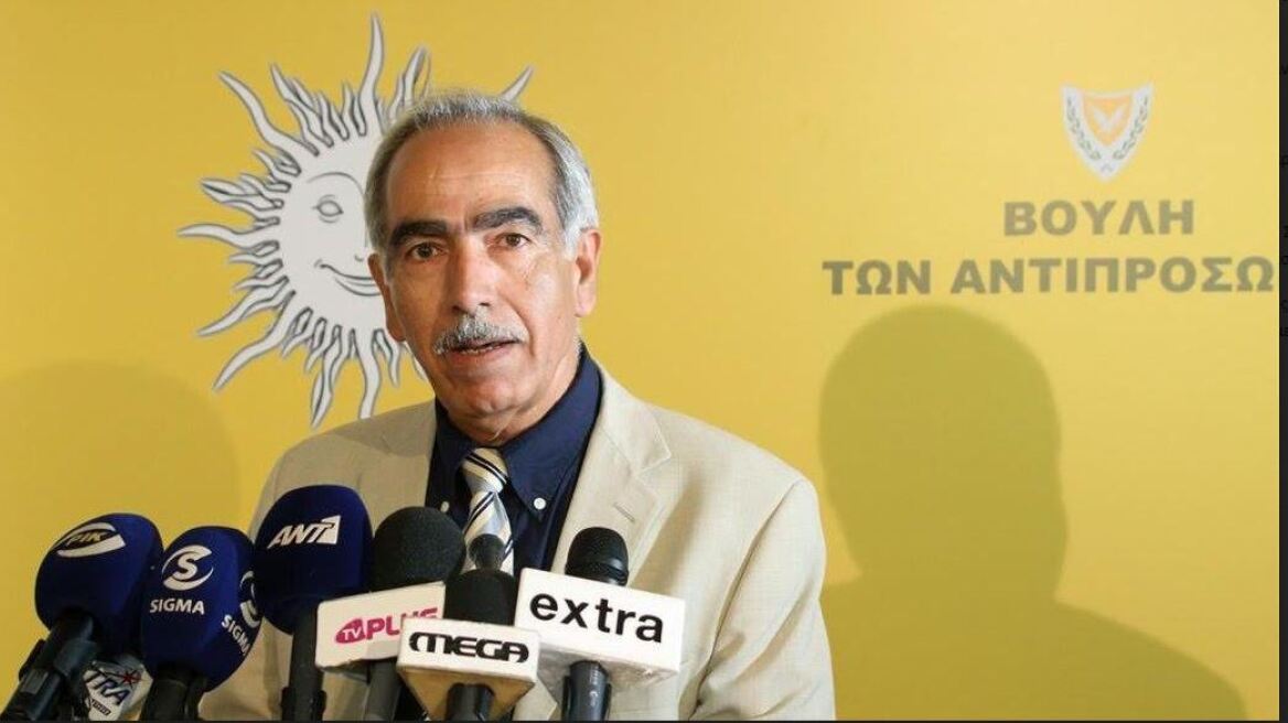 Μπάχαλο στην Κύπρο με βουλευτή που ήθελε να υποκαταστήσει τον πρόεδρο της Δημοκρατίας 