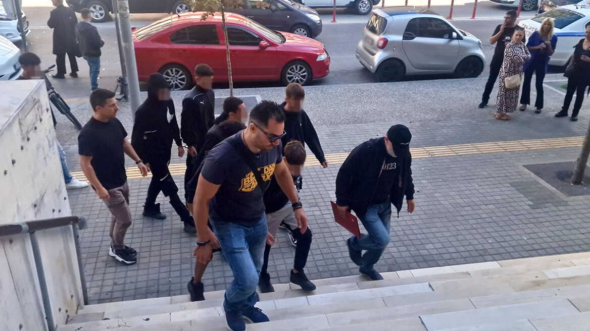 Θεσσαλονίκη: Ελεύθεροι οι ανήλικοι που συνελήφθησαν για τον ξυλοδαρμό του 16χρονου και της 14χρονης φίλης του