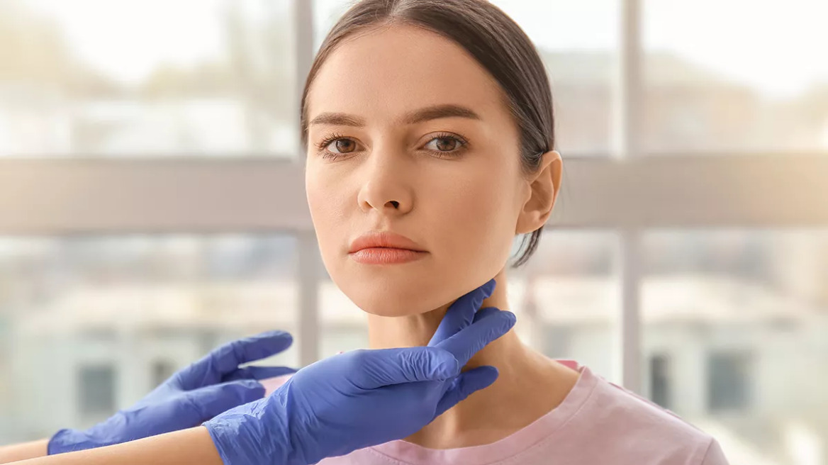 Θυρεοειδίτιδα Χασιμότο: Τα τρόφιμα που ανακουφίζουν τα συμπτώματα – Ποιες τροφές πρέπει να αποφεύγονται