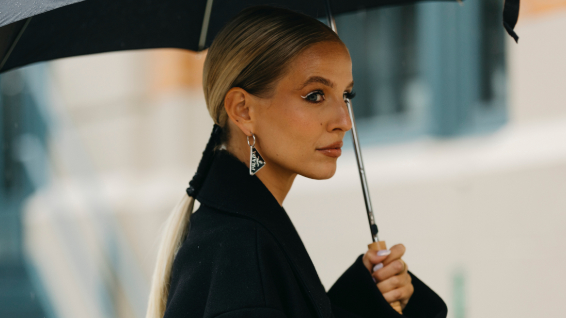 Wrapped ponytail: Το τρικ που θα αναβαθμίσει κάθε απλή κοτσίδα