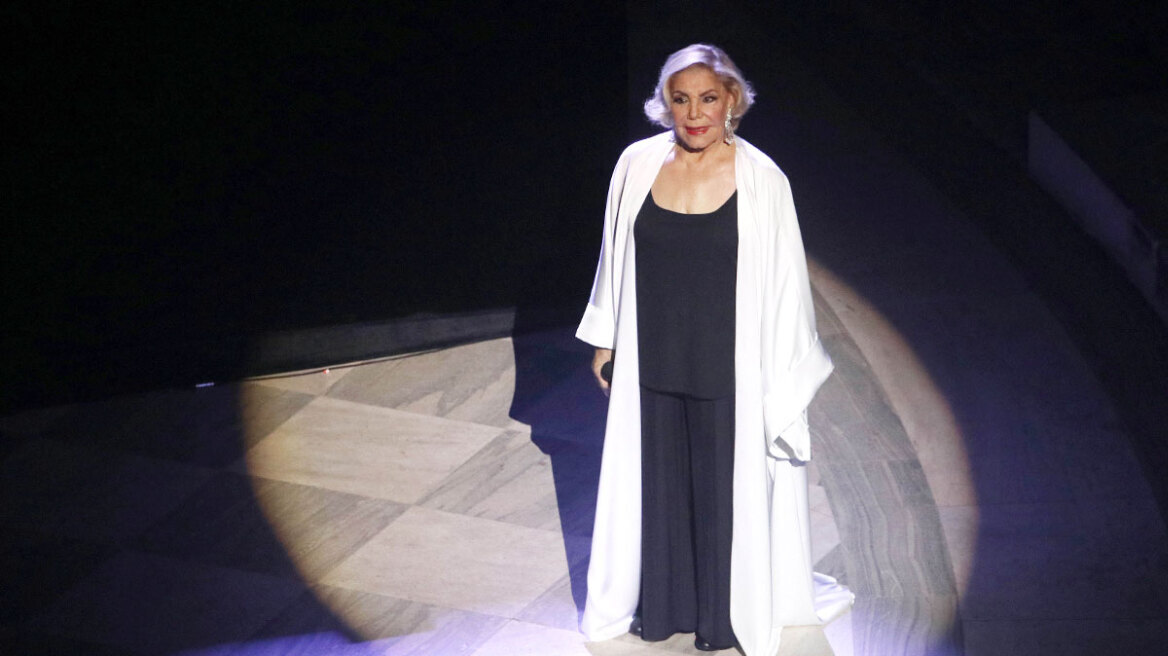 Μαρινέλλα: Δεν ήρθε η ώρα μου ακόμα, είπε στην κόρη της- Παραμένει σε σταθερή αλλά κρίσιμη κατάσταση