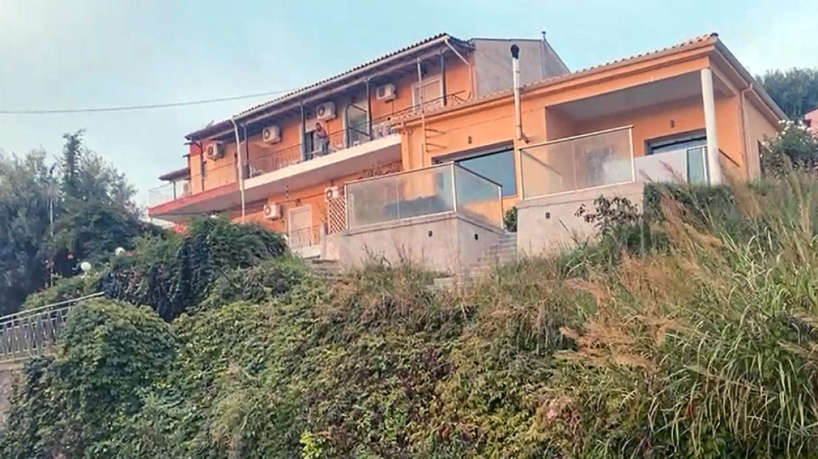 Θρίλερ με τη δολοφονία 68χρονου στην Κέρκυρα: Εντοπίστηκαν ρούχα με αίμα και ένα μαχαίρι - Πού στρέφονται οι Αρχές