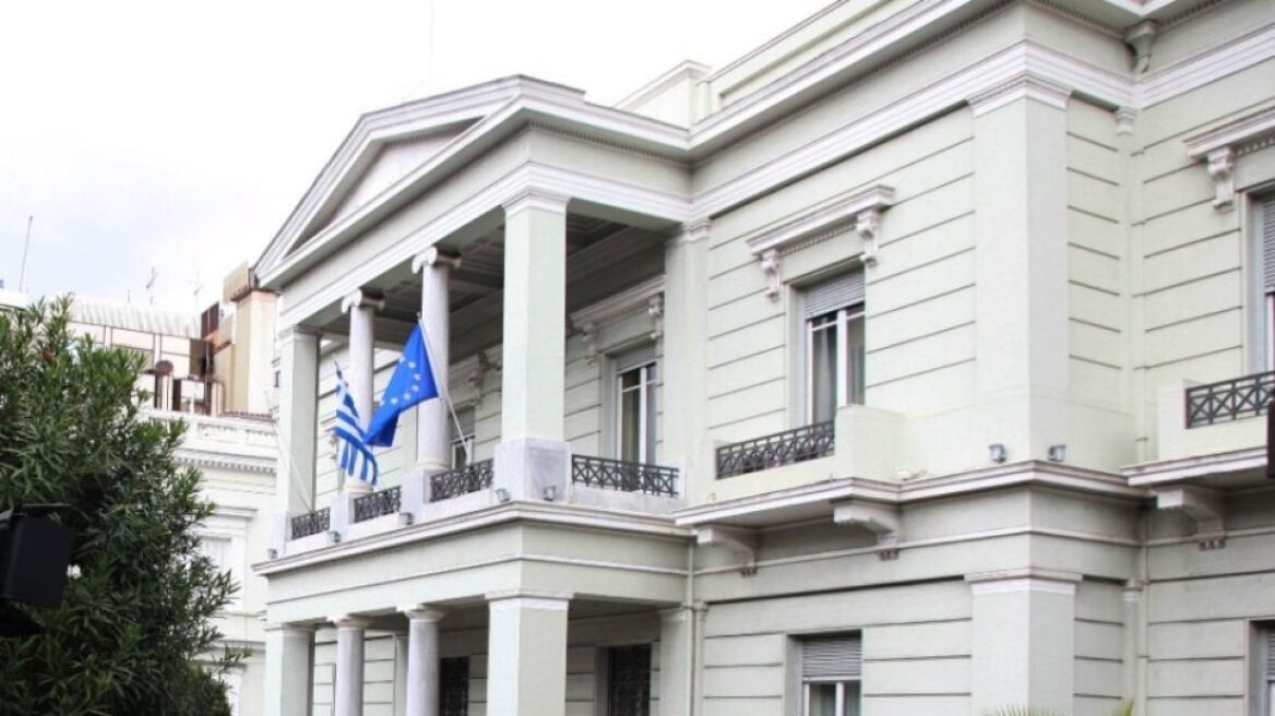 Τα τηλέφωνα έκτακτης ανάγκης για τους Έλληνες που θέλουν να φύγουν από τον Λίβανο, ανακοίνωσε το ΥΠΕΞ