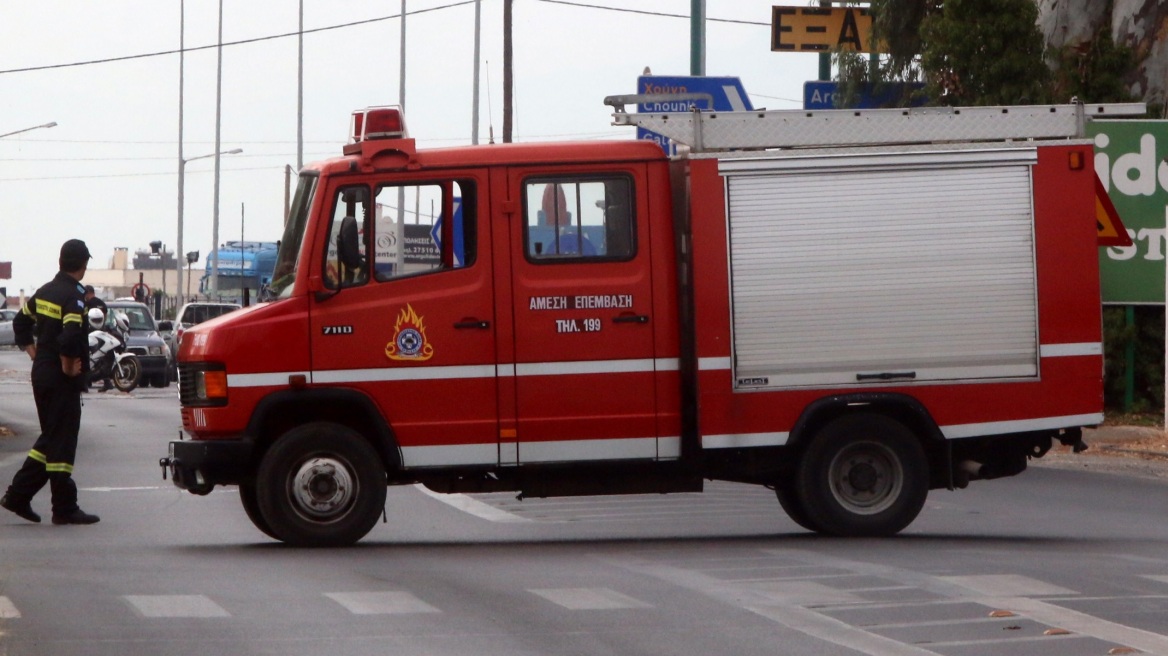 Φωτιά σε υπαίθριο χώρο στο αεροδρόμιο «Ελευθέριος Βενιζέλος» - Έχει τεθεί υπό μερικό έλεγχο