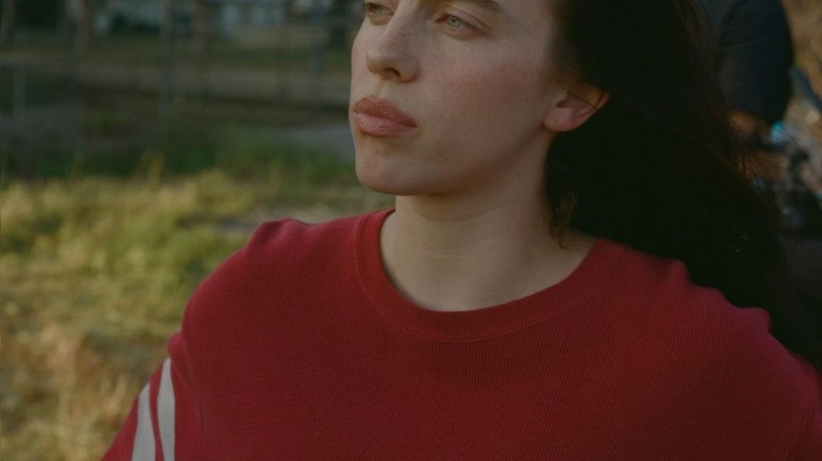 Η Billie Eilish αποφάσισε να μην μιλήσει ποτέ ξανά για τη σεξουαλικότητα και την ερωτική της ζωή