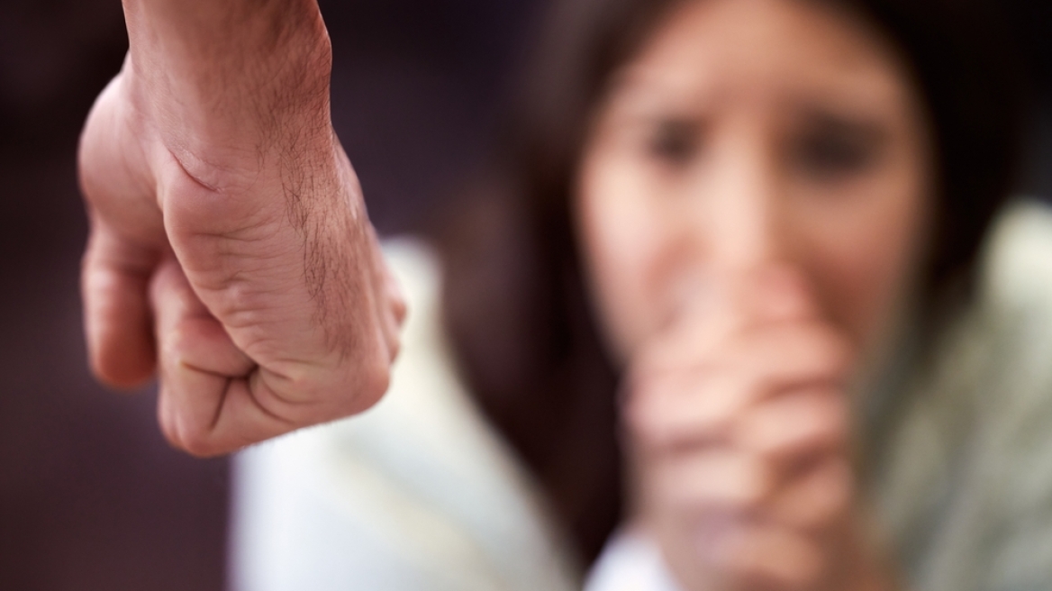 Φίμωσε και λήστεψε γυναίκα με πρόσχημα ένα χρέος