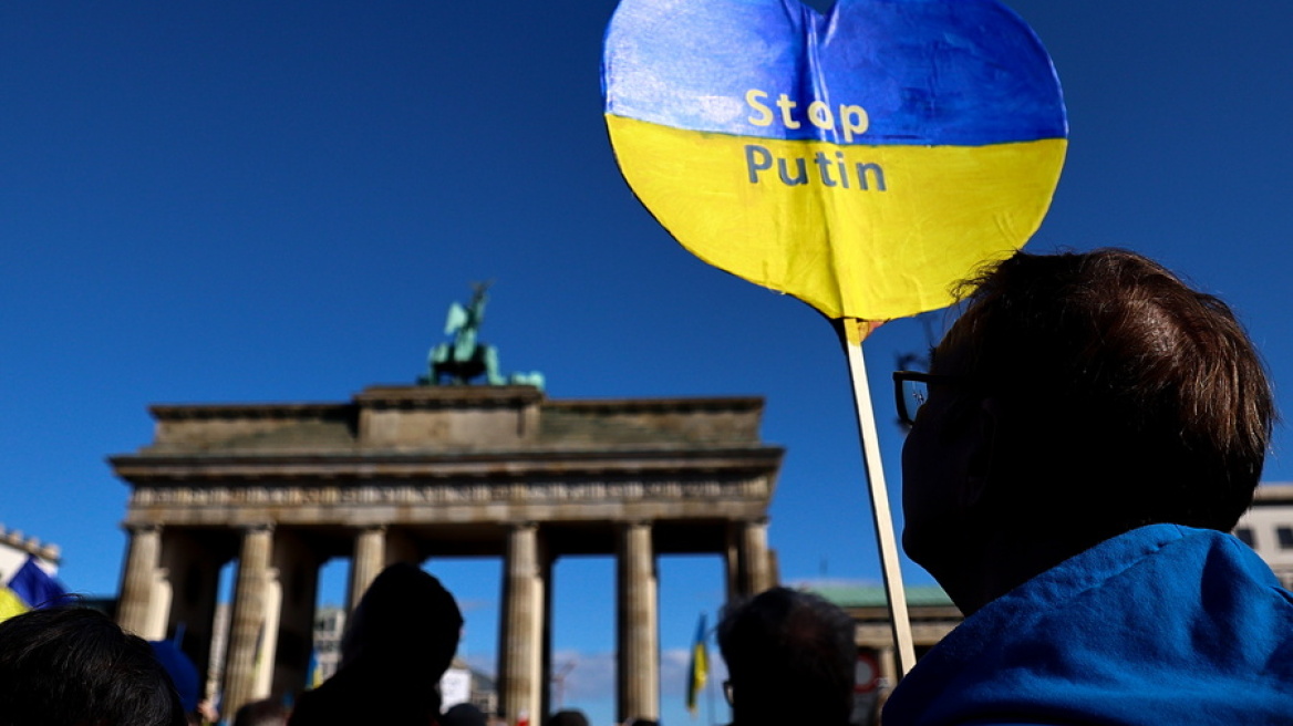 Η πλειοψηφία των Ρώσων θεωρεί πια τη Γερμανία εχθρική χώρα