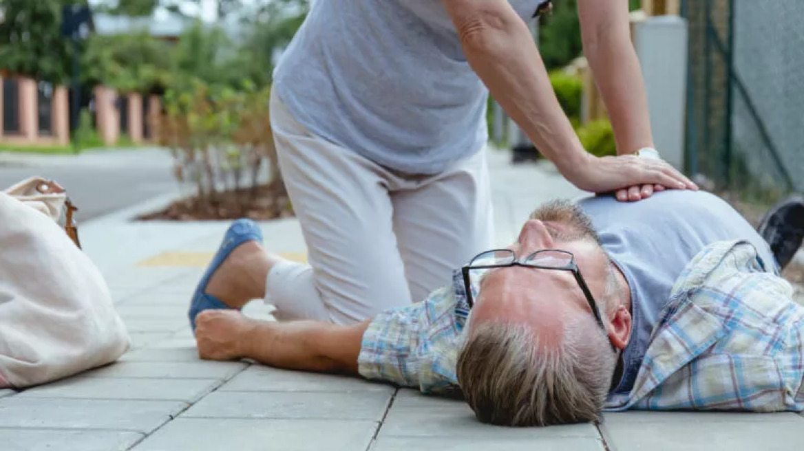 Καρδιακή ανακοπή: Έτσι μπορούμε να σώσουμε μια ζωή – Όλα τα βήματα