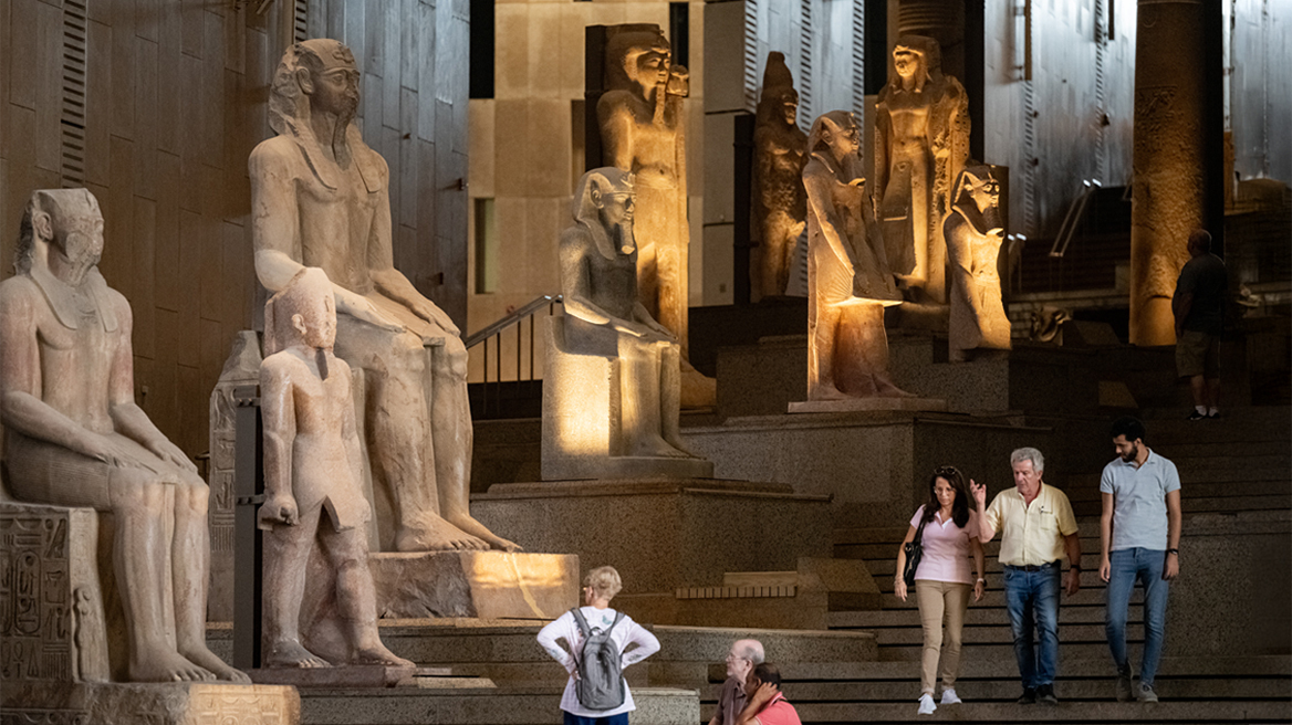 Κάιρο: Άνοιξε το «φαραωνικό» μουσείο με χιλιάδες θησαυρούς - Εντυπωσιάζουν τα εκθέματά του, δείτε φωτογραφίες