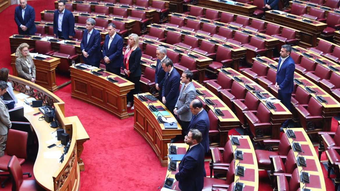 Ενός λεπτού σιγή στη Βουλή στη μνήμη της Βάσως Παπανδρέου