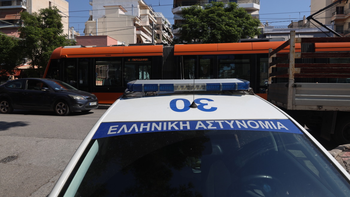 Γλυφάδα: Ανήλικος παρασύρθηκε από τραμ