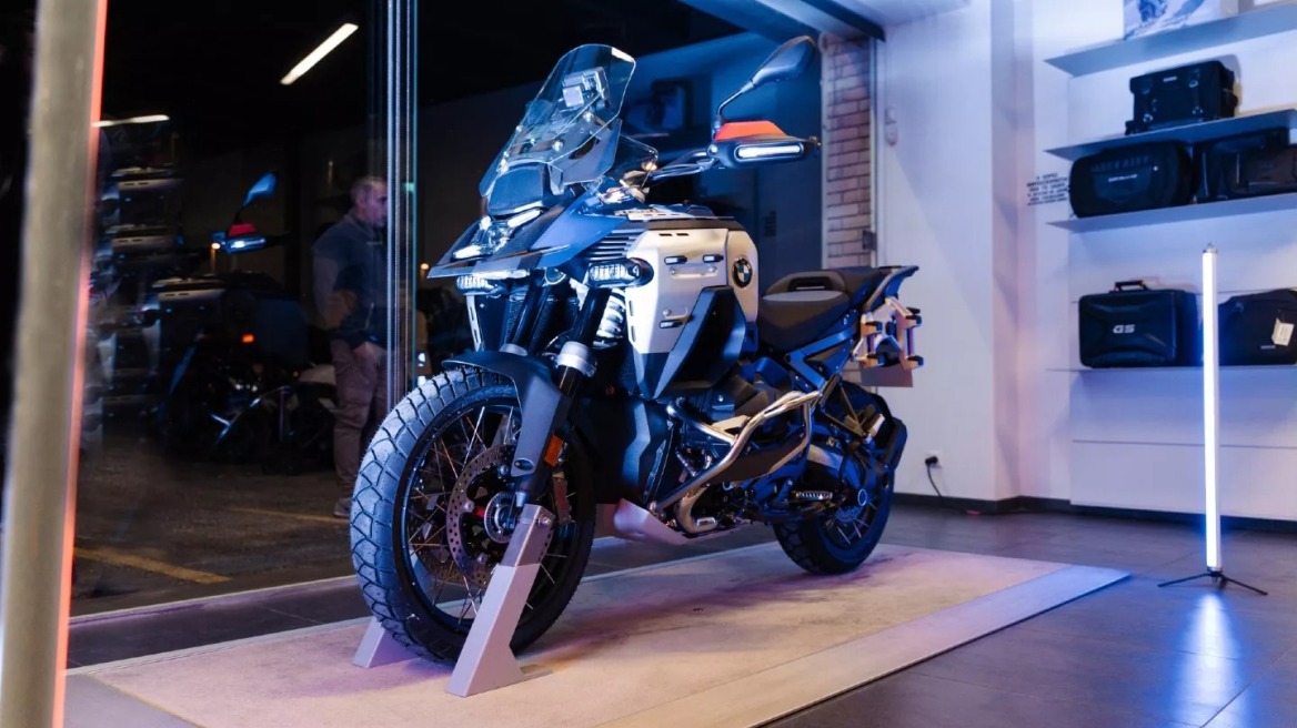 Ιδού η νέα BMW R 1300 GS Adventure - Πόσο κοστίζει στην Ελλάδα;