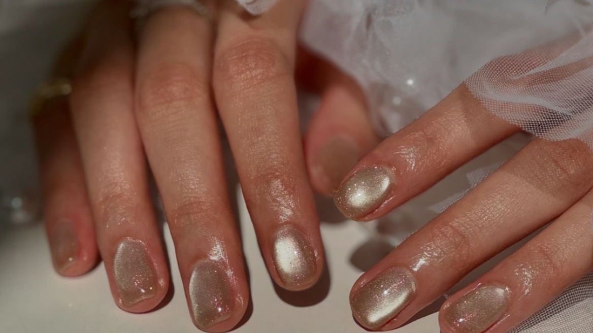 Glass Nails: Η τάση που θα βλέπουμε παντού τους επόμενους μήνες