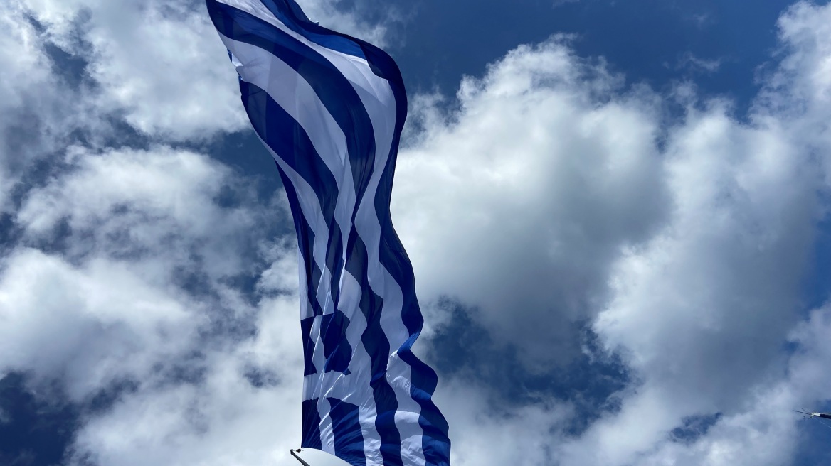Ηράκλειο: Ύψωσαν ελληνική σημαία... 1,5 στρέμμα