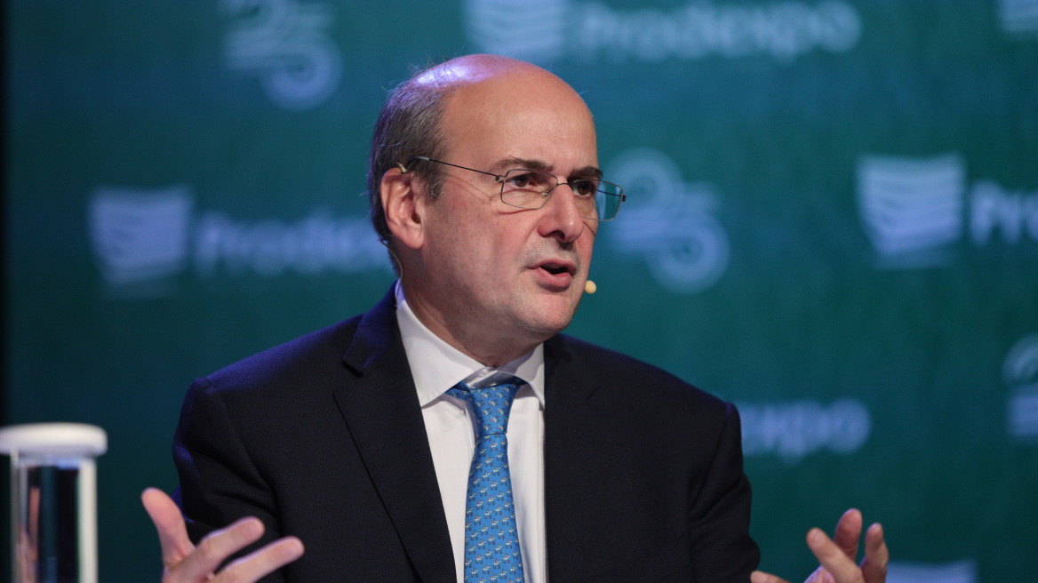 Handelsblatt: Η Ελλάδα μειώνει γρηγορότερα από κάθε άλλη χώρα της ευρωζώνης το δείκτη χρέους