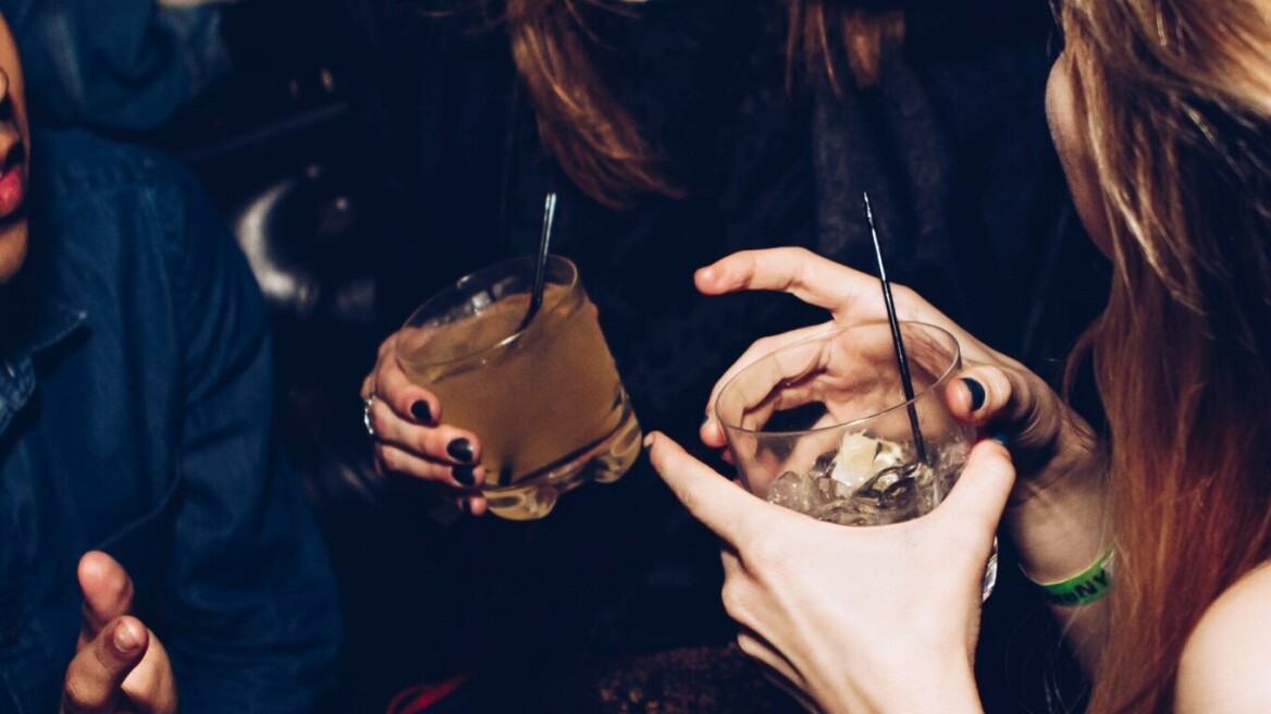 Στο νοσοκομείο 14χρονη μετά από κατανάλωση αλκοόλ - Συνελήφθη ο υπεύθυνος του μπαρ στα Βόρεια Προάστια