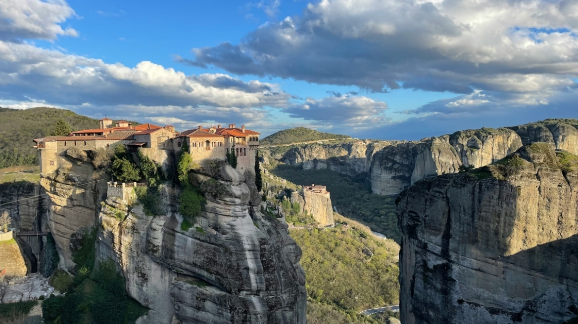 Το National Geographic «ταξιδεύει» στα Μετέωρα και καλεί τους εκατομμύρια ακολούθους του να τα επισκεφθούν