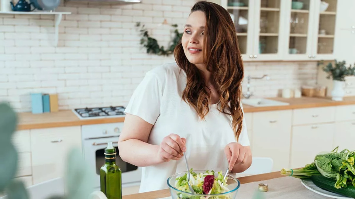 Νύχια που σπάνε και άλλα 4 σημάδια διατροφικών ελλείψεων σύμφωνα με γιατρό του Χάρβαρντ