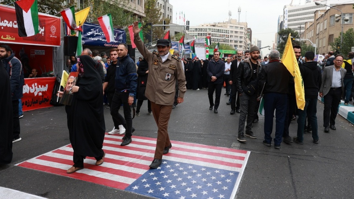 Ιράν: 45 χρόνια από την κατάληψη της πρεσβείας των ΗΠΑ και την ομηρία Αμερικανών διπλωματών το 1979