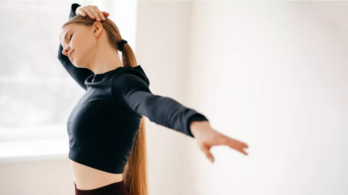 Πόνος στον αυχένα: 5 απλές ασκήσεις που τον αντιμετωπίζουν αποτελεσματικά