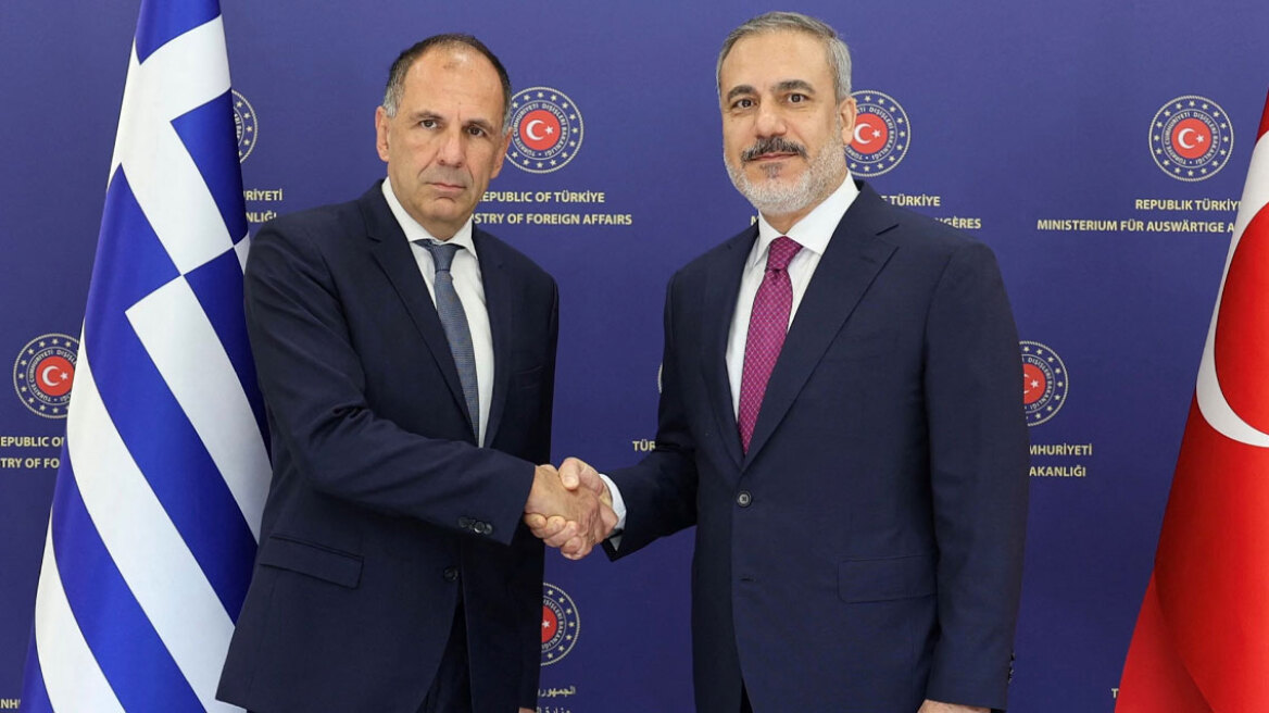 Ελληνοτουρκικά: Υφαλοκρηπίδα και ΑΟΖ η μοναδική διαφορά, λέει ο Γεραπετρίτης - Για «αλληλένδετα προβλήματα» μιλά ο Φιντάν