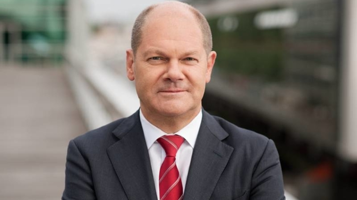 Ο Σολτς στο Ηνωμένο Βασίλειο για συνομιλίες με τον Στάρμερ