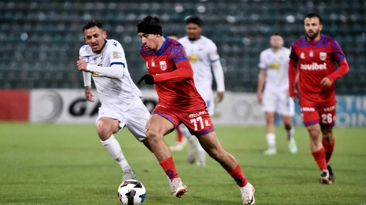 Βόλος – Λαμία 0-0: «Ξηρασία» από γκολ σε... βροχερό τοπίο!