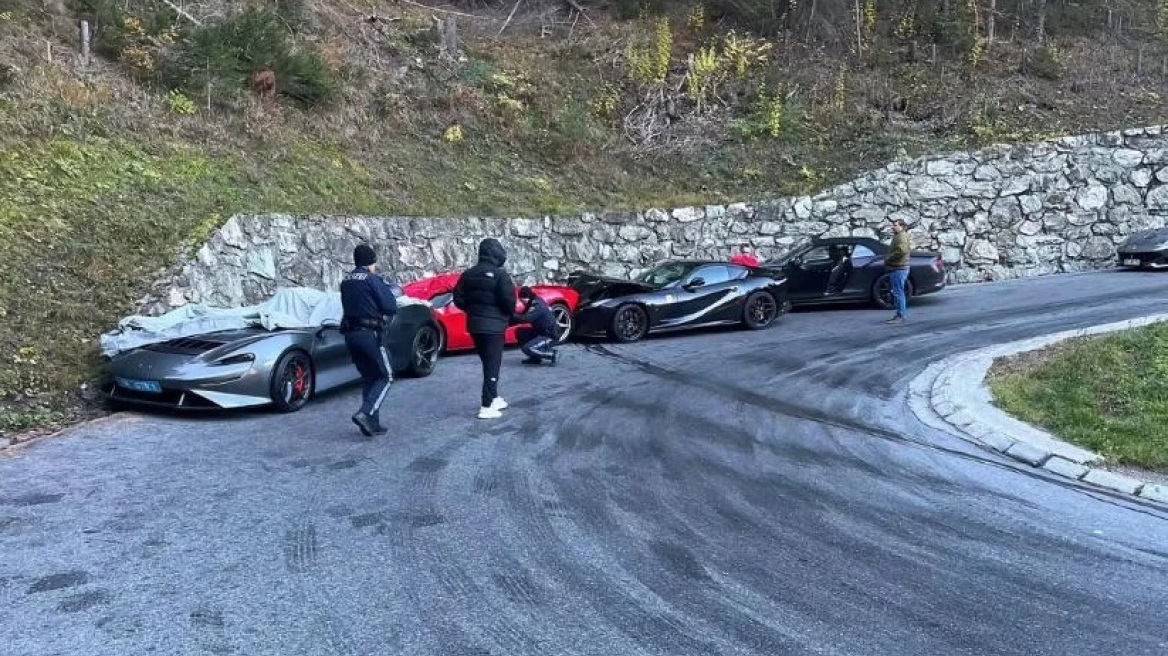 Καραμπόλα... 7,2 εκατ. ευρώ στις Άλπεις - Συγκρούστηκαν δύο Ferrari, μια McLaren και μια Bentley