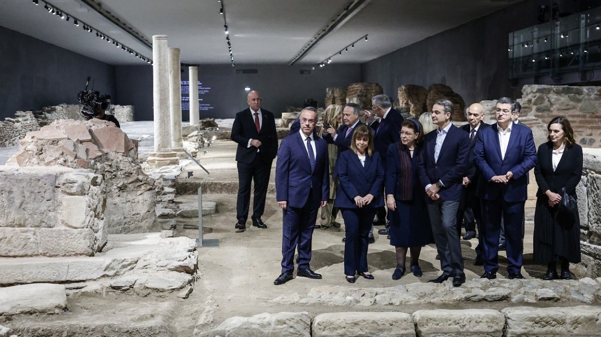 Μετρό Θεσσαλονίκης: Ο Μητσοτάκης «πατάει το κουμπί» για τη λειτουργία του - Συγκίνηση στον σταθμό-μουσείο της Βενιζέλου