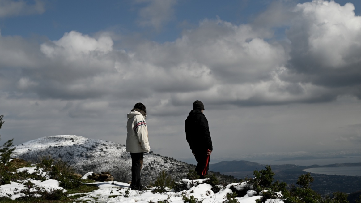 Καιρός: Αισθητή πτώση της θερμοκρασίας και ισχυροί βοριάδες σήμερα - Πού θα χιονίσει 